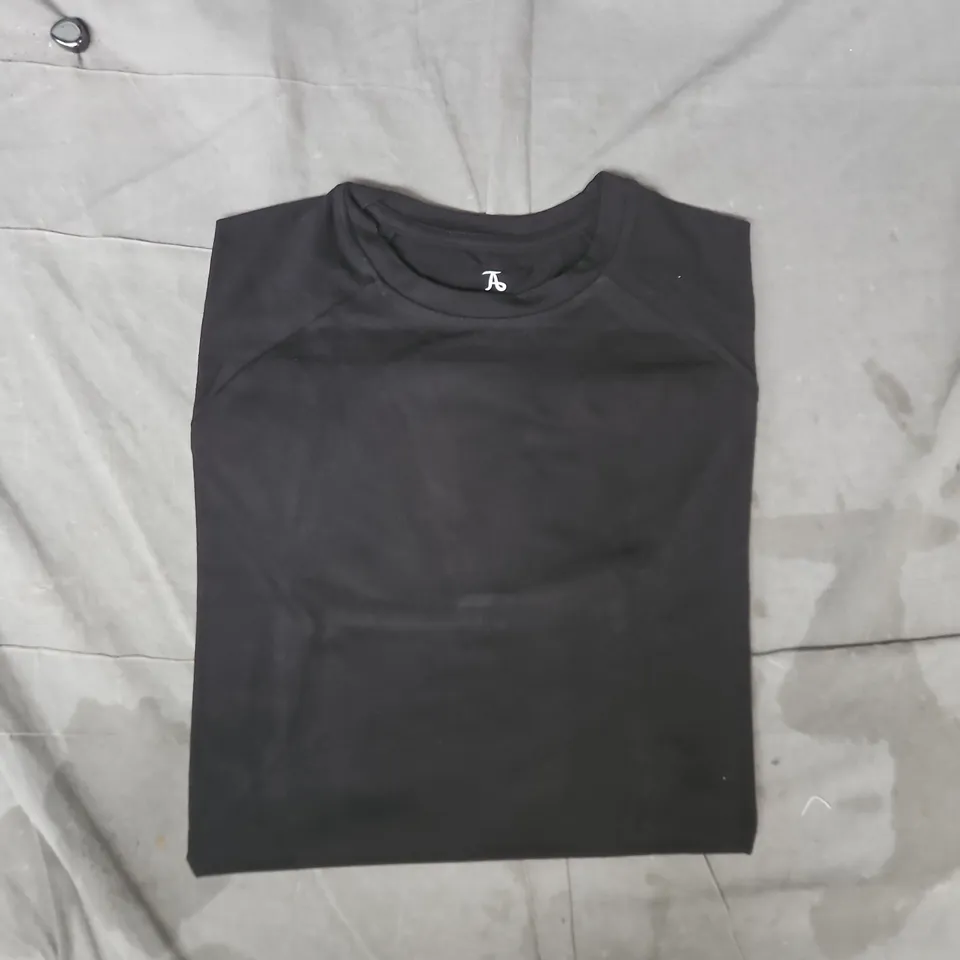 TAILORED ATHLETE MUSCLE-FIT BASIC T-SHIRT IN BLACK SIZE MEDIUM