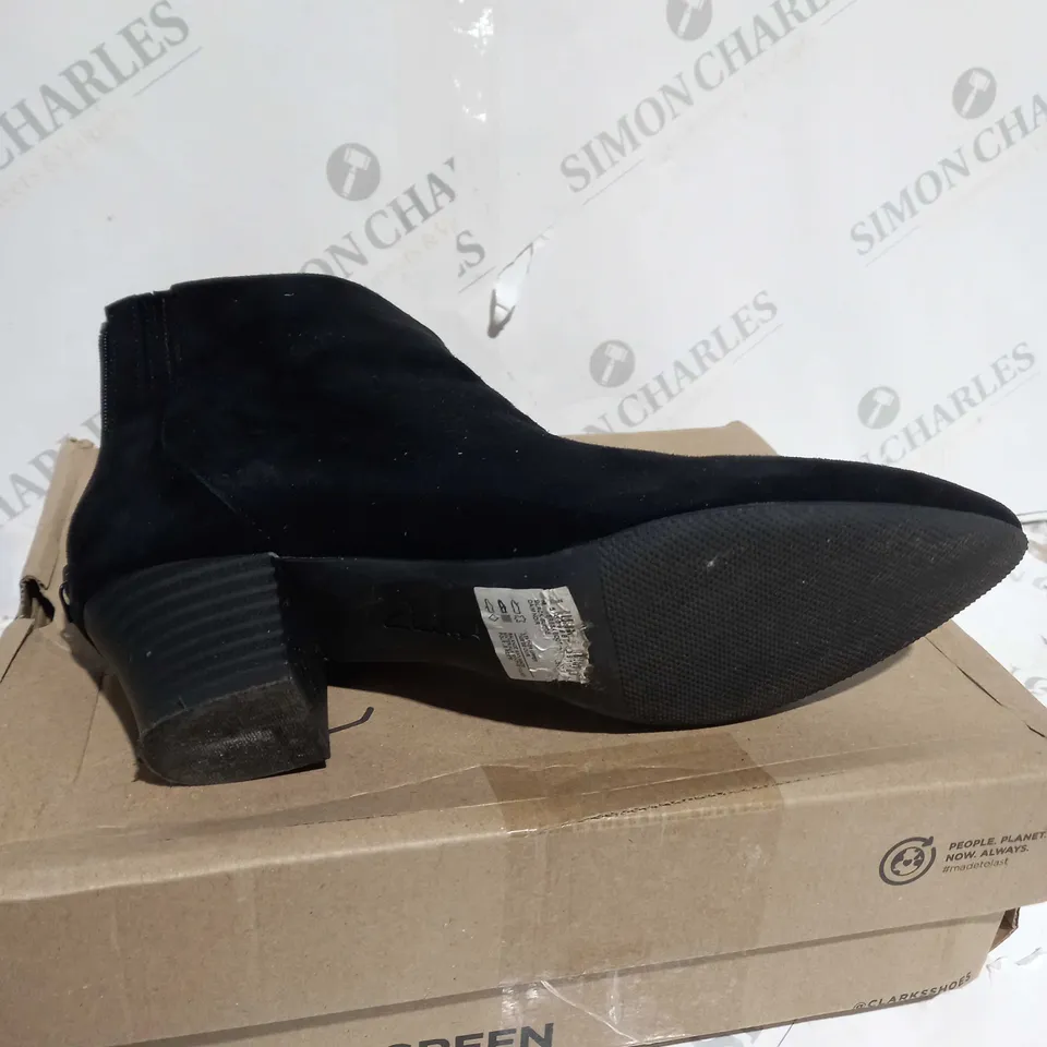 CLANKS MAYE ANKLE BOOT SIZE 6 BLACK SUEDE 