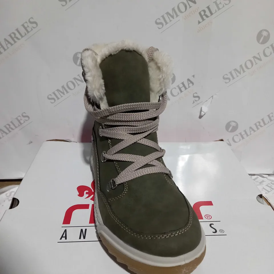 BOXED PAIR OF RIEKER WATER RESISTANT WARM LINED HIKING LACE UP BOOTS, KHAKI - SIZE 6.5