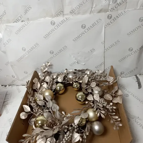 CHAMPAGNE AND GOLD PRE-LIT FESTIVE WREATH