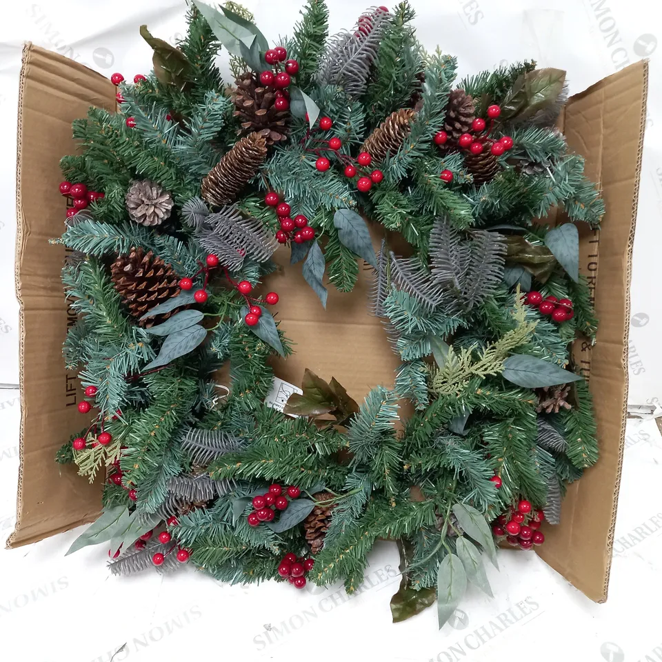 DESIGNER PRE-LIT RED BERRY CHRISTMAS WREATH - 80 CM RRP £44.99