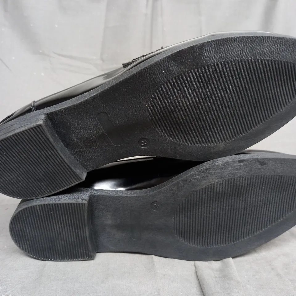 BOX OF APPROXIMATELY 10 PAIRS OF BLACK SHOES WITH SILVER DOTS 