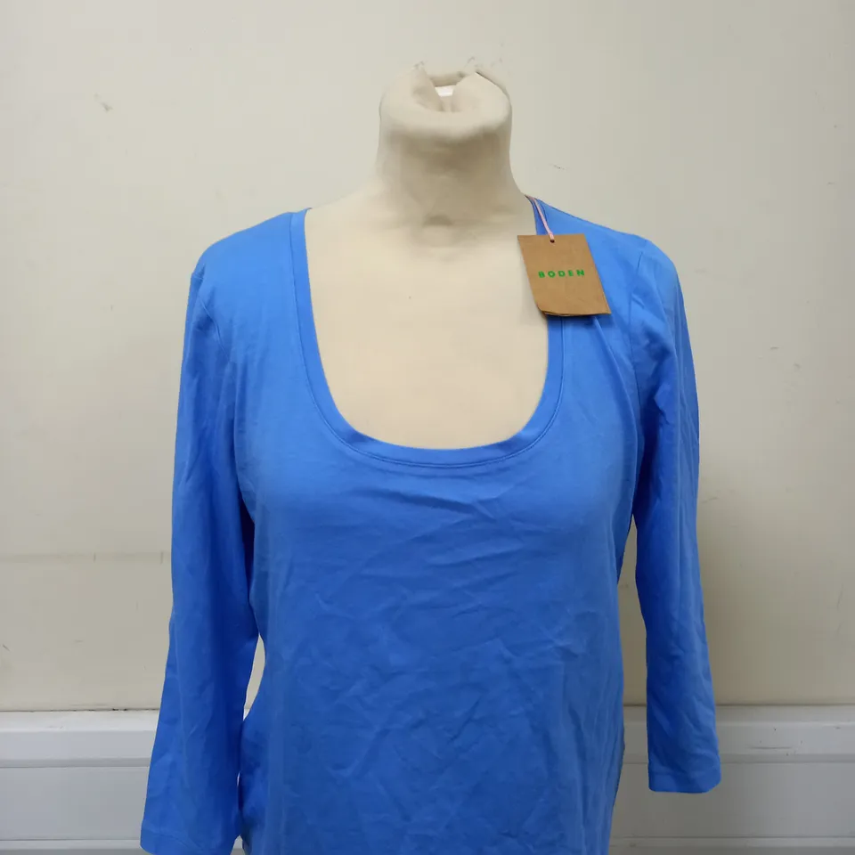 BODEN LOW CUT SHIRT SIZE 10