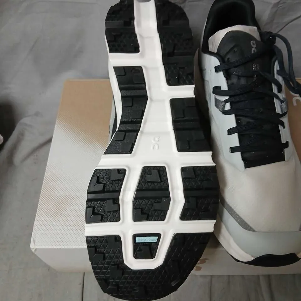 ON RUNNING CLOUDVISTA 2 TRAINERS – UK 9.5 (US 10) – WHITE/GREY/BLACK