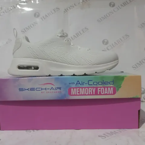 BOXED PAIR OF SKETCHERS AIR COOLED TRAINER IN WHITE SIZE 6