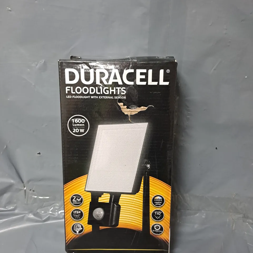 DURACELL LED FLOODLIGHT WITH EXTERNAL SENSOR