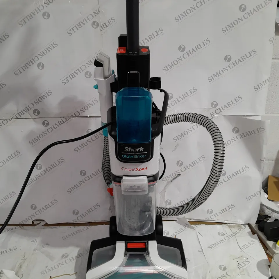 SHARK CARPET XPERT DEEP CARPET CLEANER & BUILT IN STAIN STRIKER EX200UK