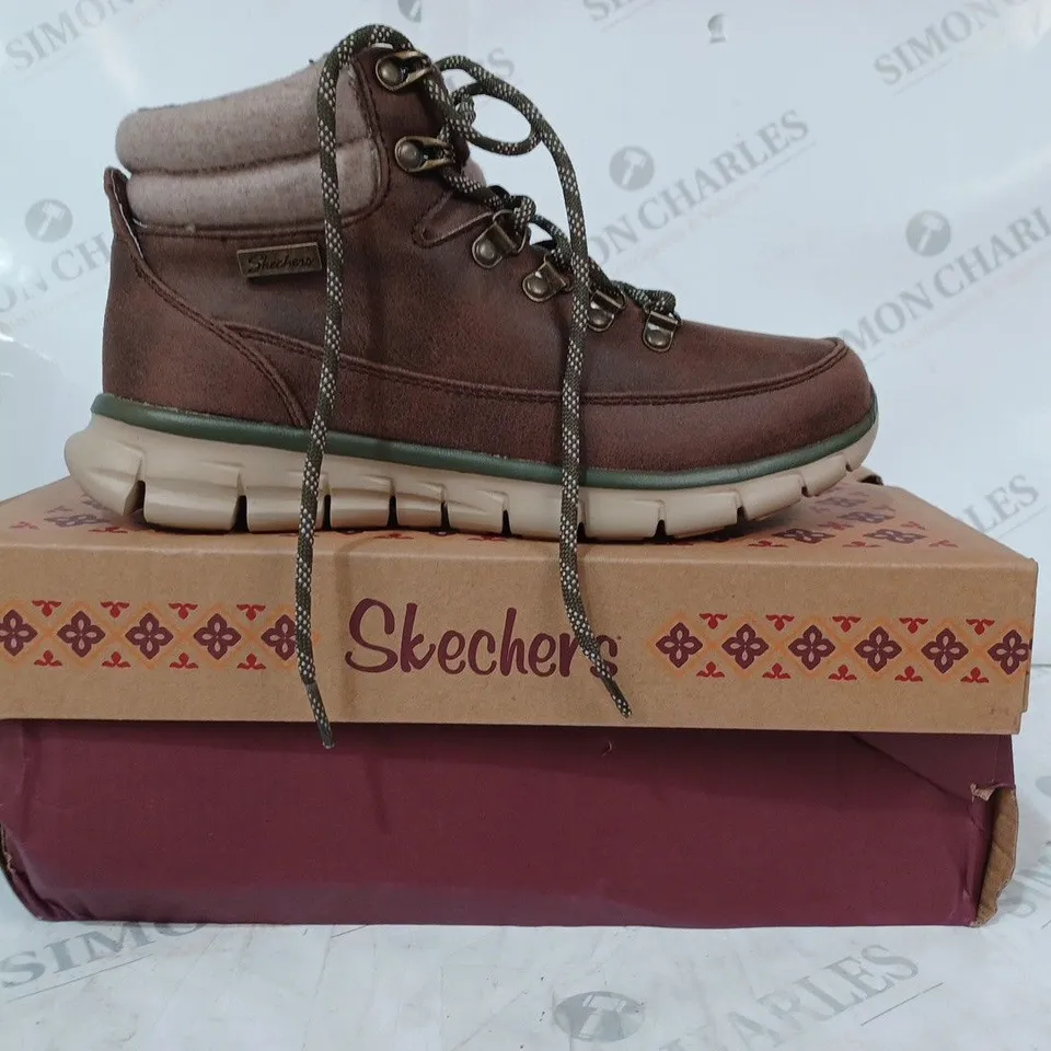 BOXED SKECHERS SYNERGY WARM TECH BOOTS, BROWN - SIZE 4
