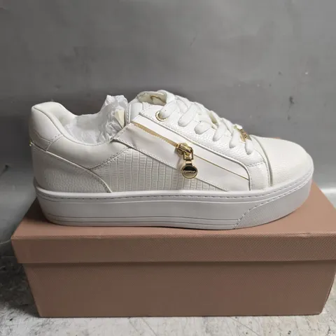 BOXED PAIR OF CARVELA STATEMENT ZIP WOMENS SNEAKERS IN WHITE - SIZE 38