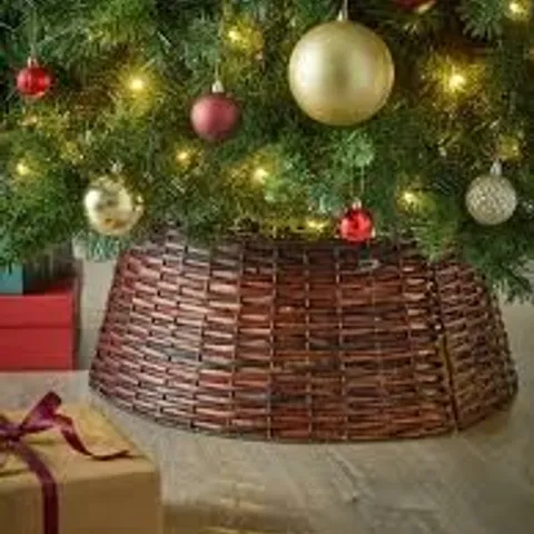 GREEN VELVET TREE SKIRT WITH BOW DETAIL