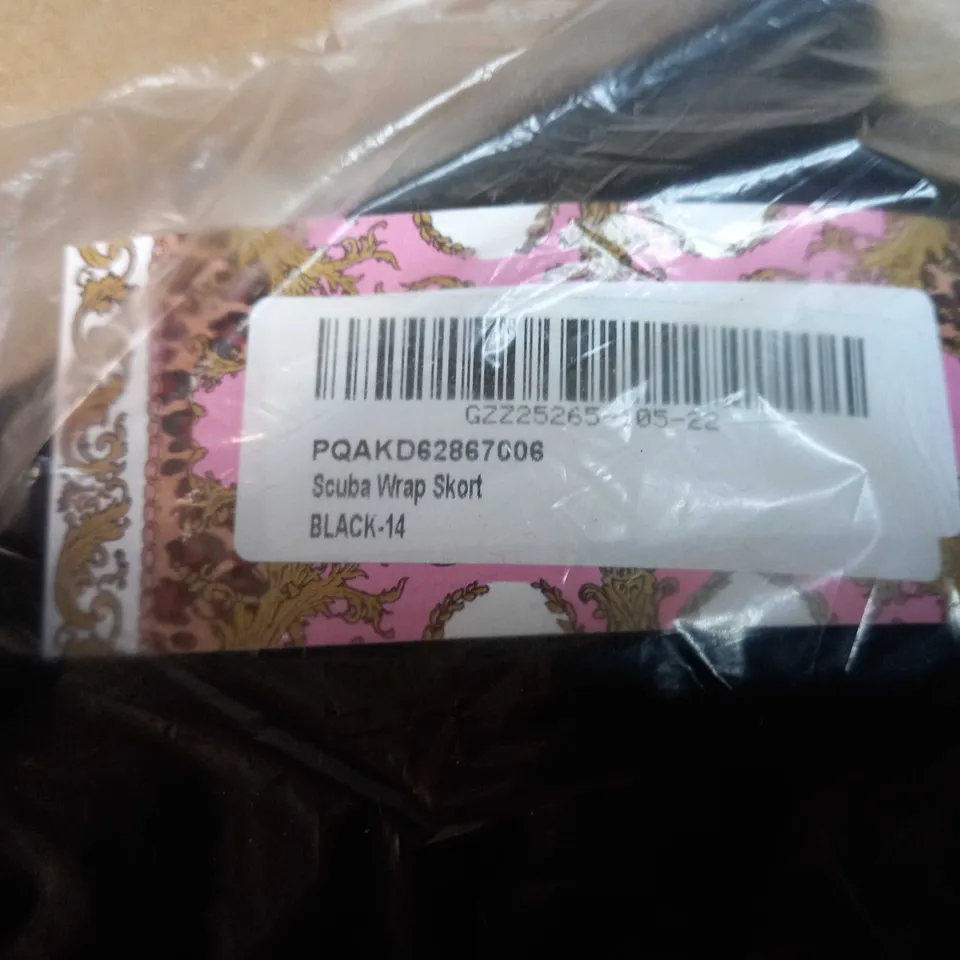 PACKAGED BOOHOO BLACK SKUBA WRAP SKORT - SIZE 14