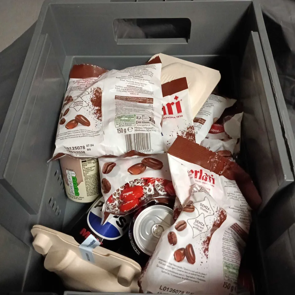 APPROXIMATELY 15 ASSORTED FOOD AND DRINK ITEMS INCLUDING SPERLARI COFFE FLAVOURED SWEETS , J2O DRINK AND DAIRY MILK 