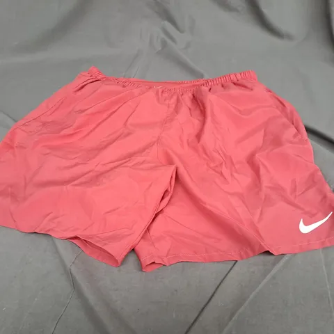 NIKE STANDARD FIT 7" LENGTH LARGE SHORTS 