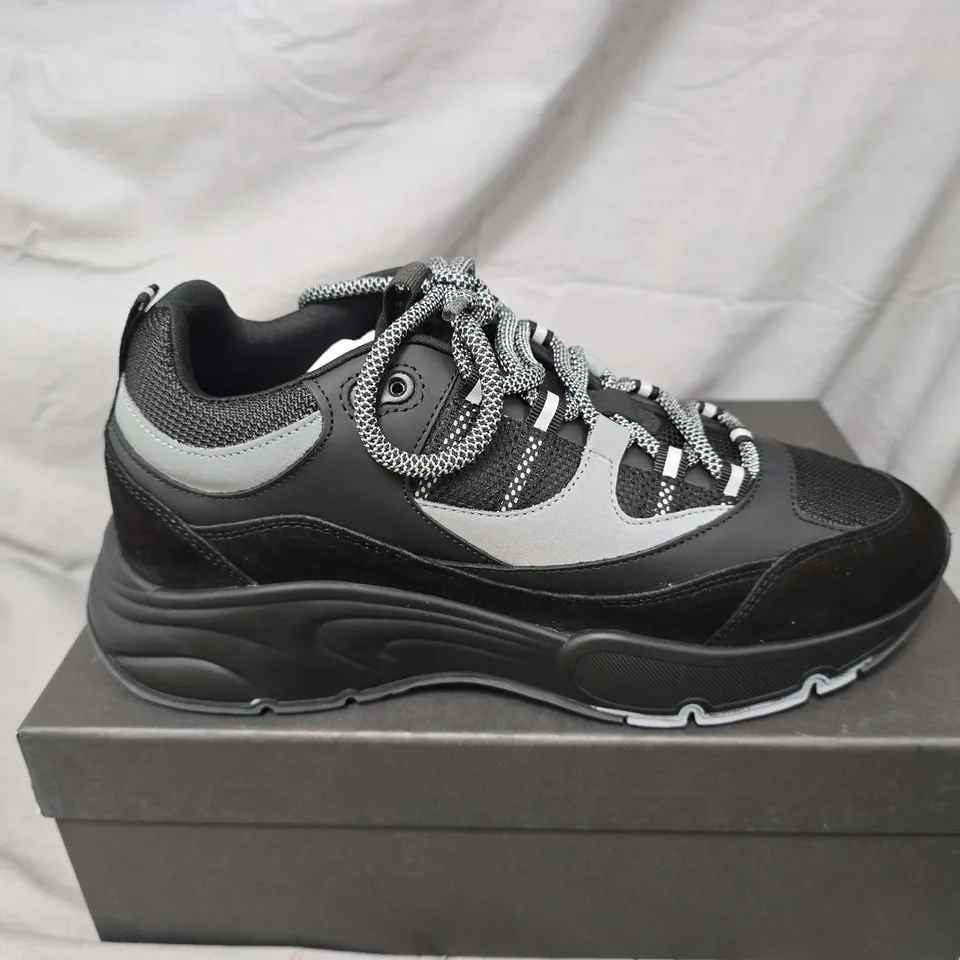 BOXED PAIR OF CLEENS AERO RUNNERS IN STEEL - UK 10