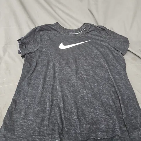 NIKE THE NIKE TEE DRI-FIT T-SHIRT – HEATHER GRAY, XL
