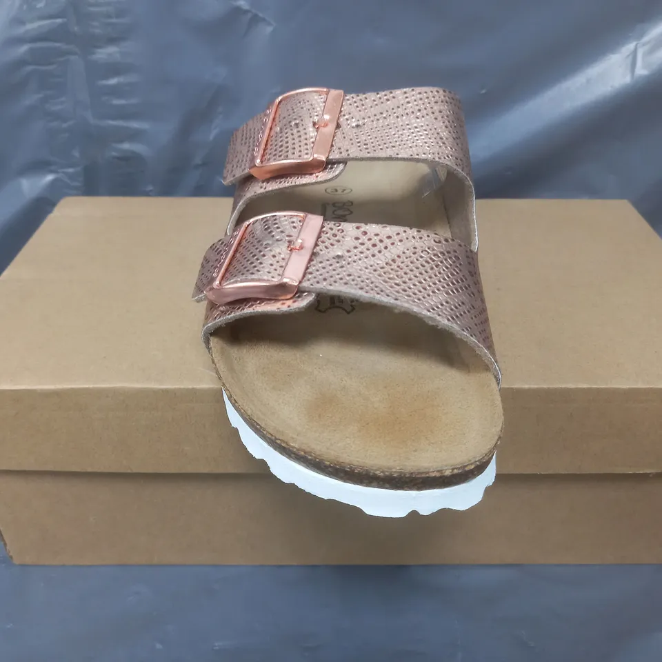 BOXED PAIR OF BONOVA SANDALS IN ROSE SNAKE SIZE 4