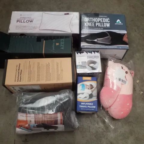 PALLET CONTAINING ASSORTED PILLOWS & CUSHIONS