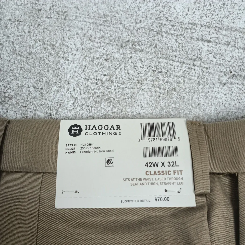 HAGGAR MEN'S CLASSIC FIT KHAKI TROUSERS 42W X 32L