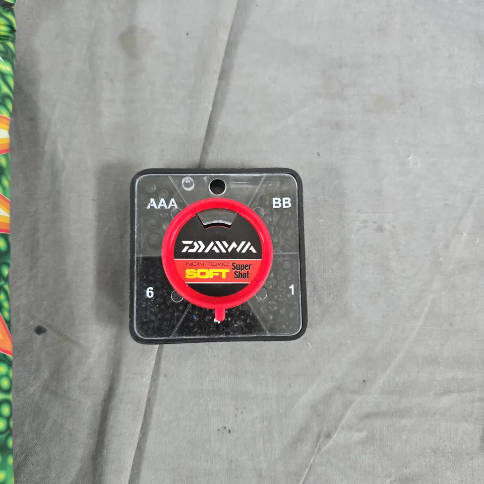 MIXED FISHING BOX ONLY INCLUDING: MARINE PELLETS, HEMPSEED AND METHOD FEEDER