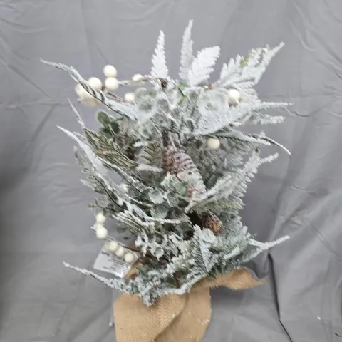 MISTLETOE AND FERN LIT TABLETOP TREE