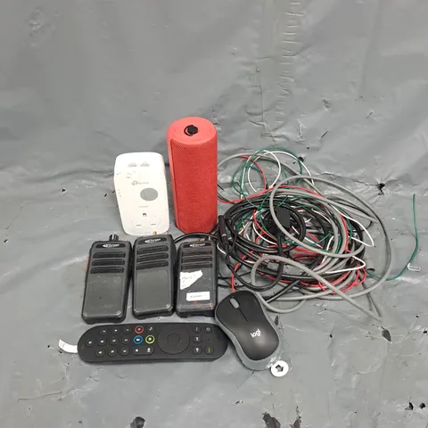 APPROXIMATELY 10 ASSORTED ELECTRICAL PRODUCTS & ACCESSORIES TO INCLUDE REPLACEMENT REMOTES, TWO WAY RADIO, CABLES ETC