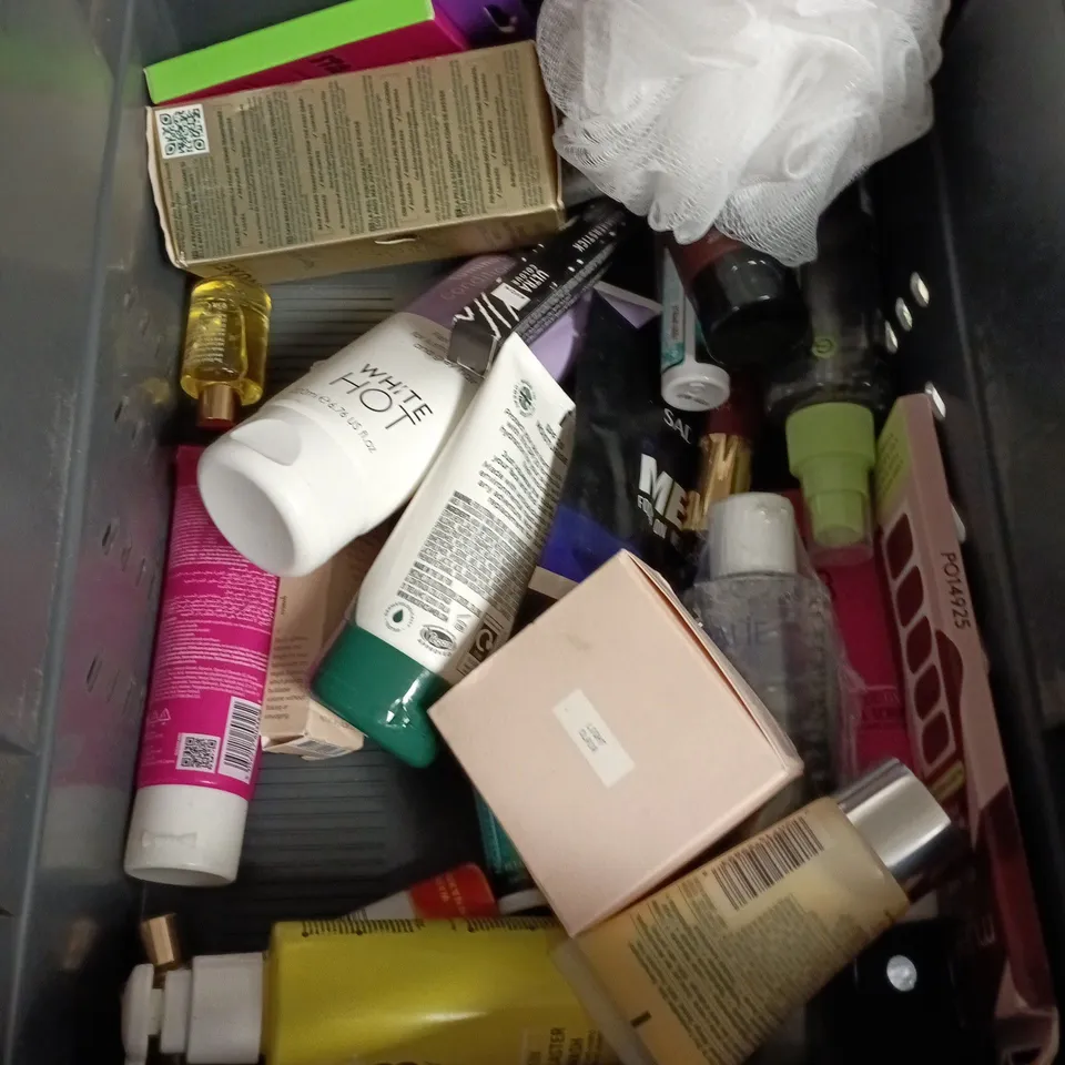 APPROXIMATEY 20 ASSORTED HEALTH AND BEAUTY PRODUCTS TO INCLUDE - CHARLES WORTHINGTON MICELLAR SHAMPOO - CERAVE MOISTURISING LOTION AND BIO-OIL