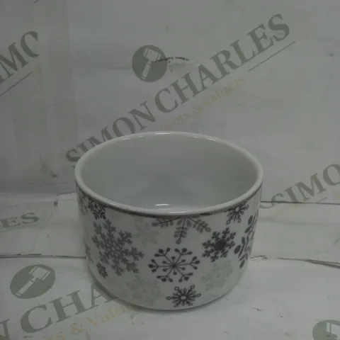 BOX OF 4 SMALL WINTER THEMED BOWLS 