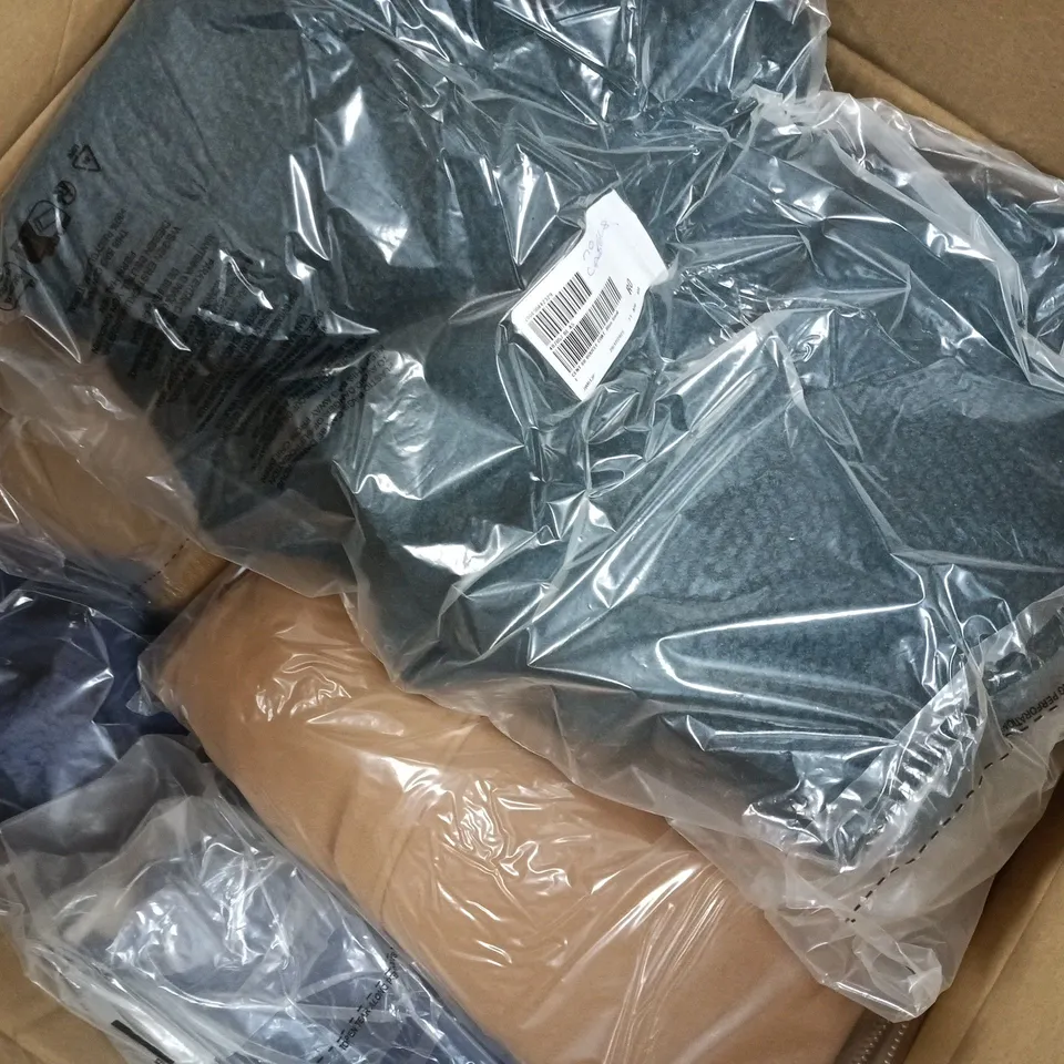 APPROXIMATELY 14 ASSORTED CLOTHING ITEMS IN VARIOUS SIZES, COLOURS & STYLES TO INCLUDE BRANDS SUCH AS FRANK USHER, CENTIGRADE, WYNNE LAYERS, ETC - COLLECTION ONLY