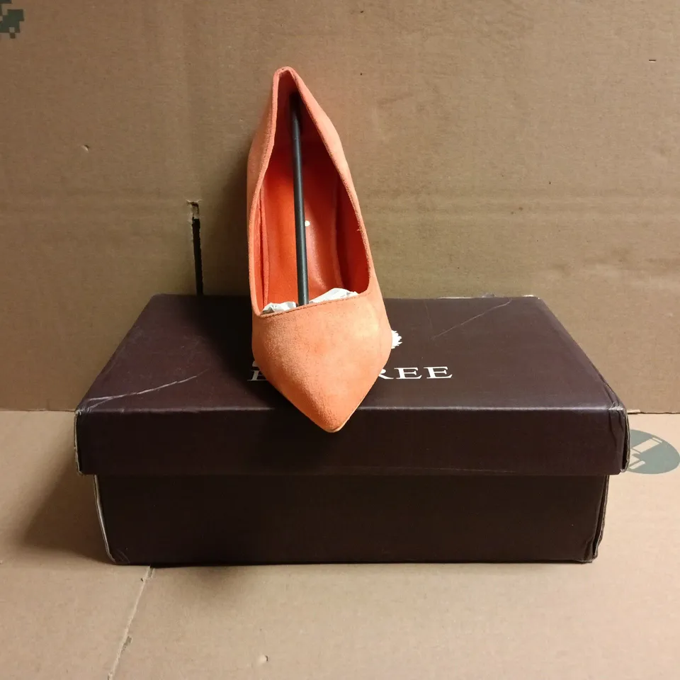 BOXED PAIR OF BIG TREE POINTED TOE STILETTO HEELS IN ORANGE SIZE EU 38