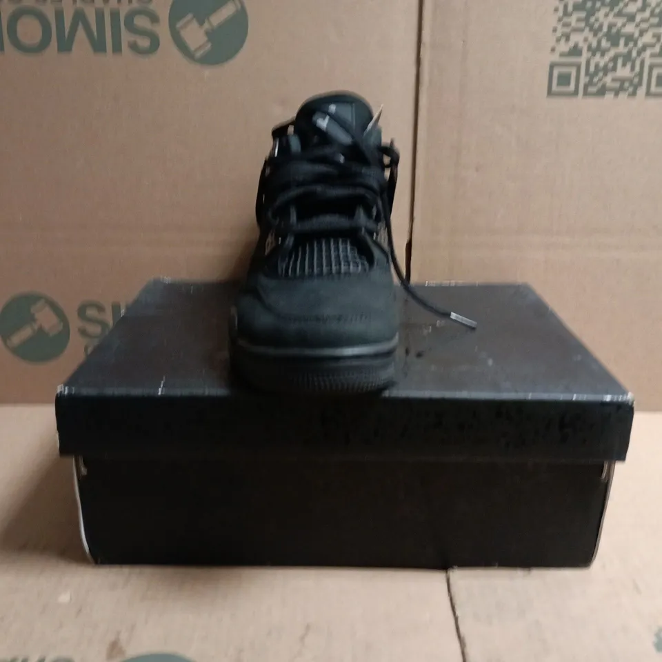 BOXED PAIR OF AIR JORDAN 4 RETRO OG TRAINERS IN BLACK SIZE UK 6