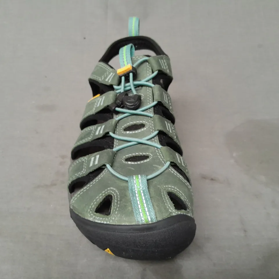 BOXED PAIR OF KEEN SANDALS IN GREEN UK SIZE 7.5