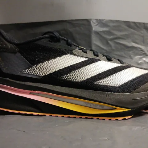 BOXED PAIR OF ADIDAS ADIZERO SL2 SHOES IN BLACK/WHITE/MULTI UK SIZE 4