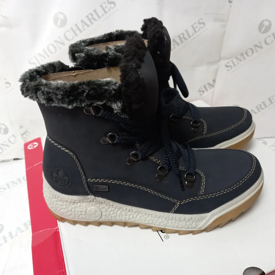 BOXED PAIR OF RIEKER WATER RESISTANT WARM HIKER BOOTS, NAVY -  SIZE 4