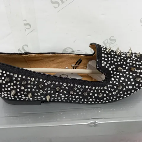FLAT HEELED SPIKEY SHOE BLACK SATIN SIZE SIZE 5