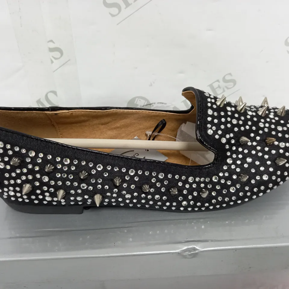 FLAT HEELED SPIKEY SHOE BLACK SATIN SIZE SIZE 5