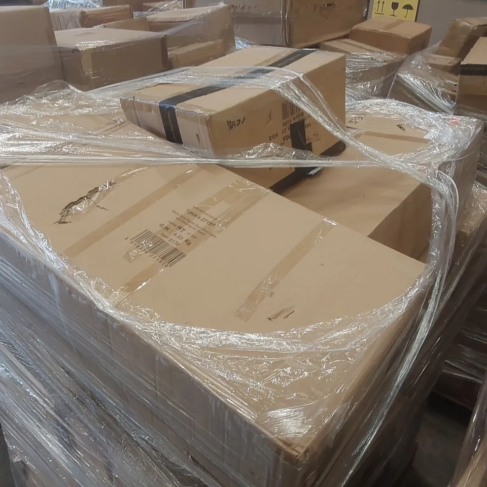 PALLET CONTAINING A VERY LARGE QUANTITY OF ASSORTED LIGHTING PRODUCTS