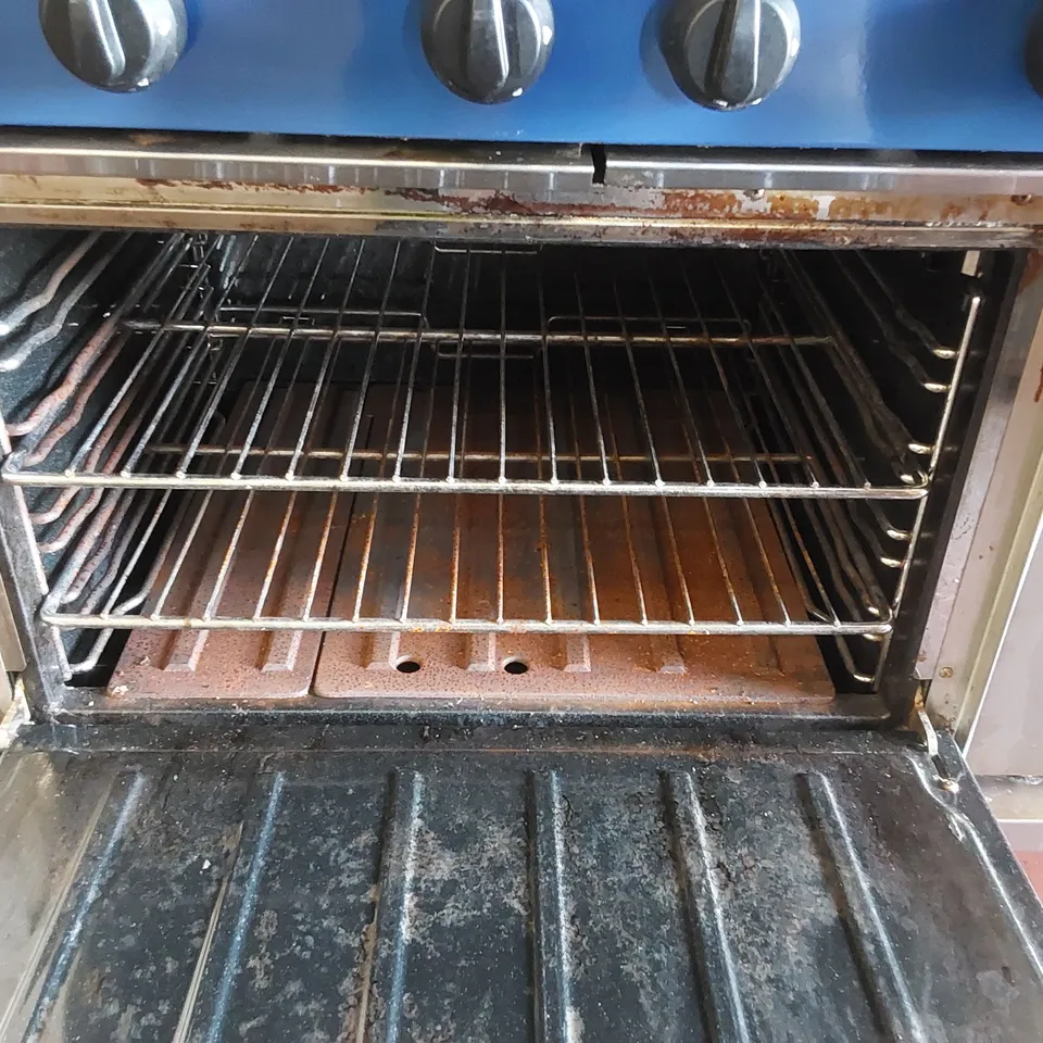 BLUE SEAL 6-BURNER RANGE STATIC GAS OVEN