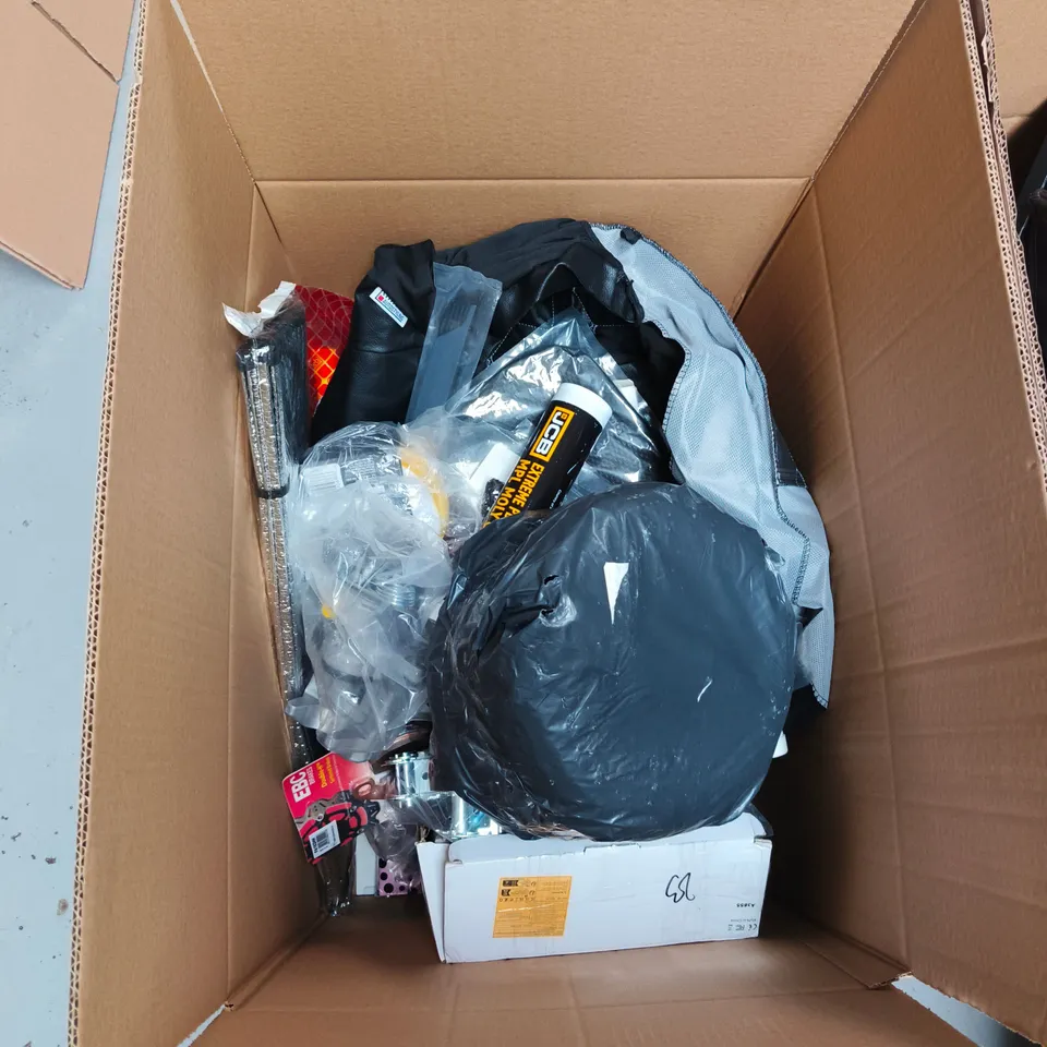 BOX OF APPROXIMATELY 15 ASSORTED ITEMS TO INCLUDE: TFT LCD COLOUR MONITOR