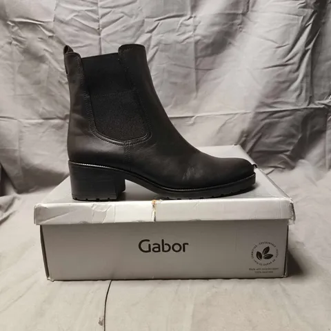BOXED PAIR OF GABOR BOOTS IN BLACK SIZE 6