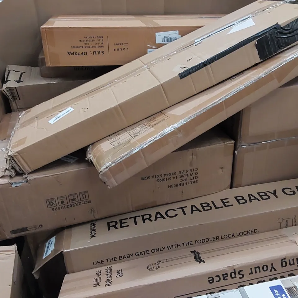 PALLET OF ASSORTED ITEMS INCLUDING: CLOTHES HANGER, WINDOW BLINDS, RETRACTABLE SAFETY GATE, TOILET SEAT, TROLLEY 