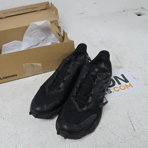 SALOMON BLACK TRAIL RUNNING SHOES, UK 10.5 (EU 45 1/3) – BOXED