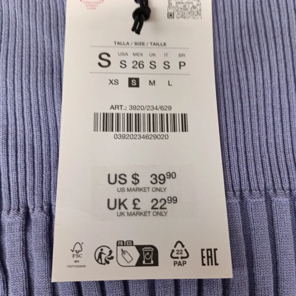 LIGHT BLUE RIBBED KNIT TOP WITH HIGH NECK, SIZE S
