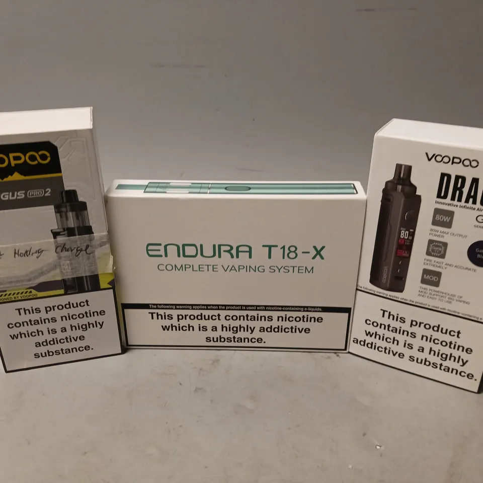 APPROXIMATELY 20 VAPES & E-CIGARETTES TO INCLUDE VOOPOO DRAG X, INNOKIN ENDURA T18-X, VOOPOO ARGUS PRO 2, ETC
