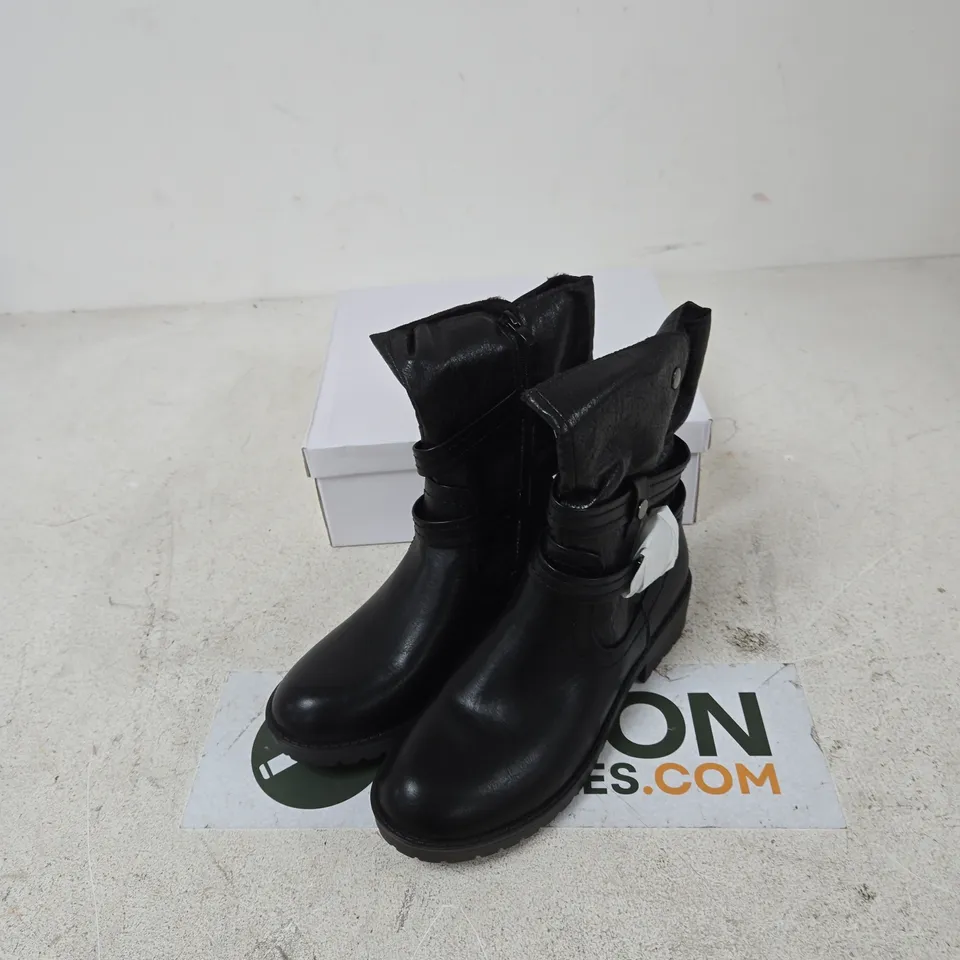 E SHOES BY EMMA ALICE BLACK BOOTS – UK 8