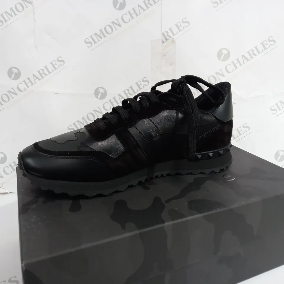 BOXED PAIR OF VALENTINO GIRAVANI BLACK TRAINERS SIZE 44 