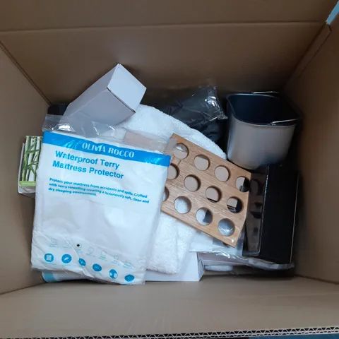 BOXED LOT OF APPROX. 25 HOUSEHOLD ITEMS TO INCLUDED BEDDING