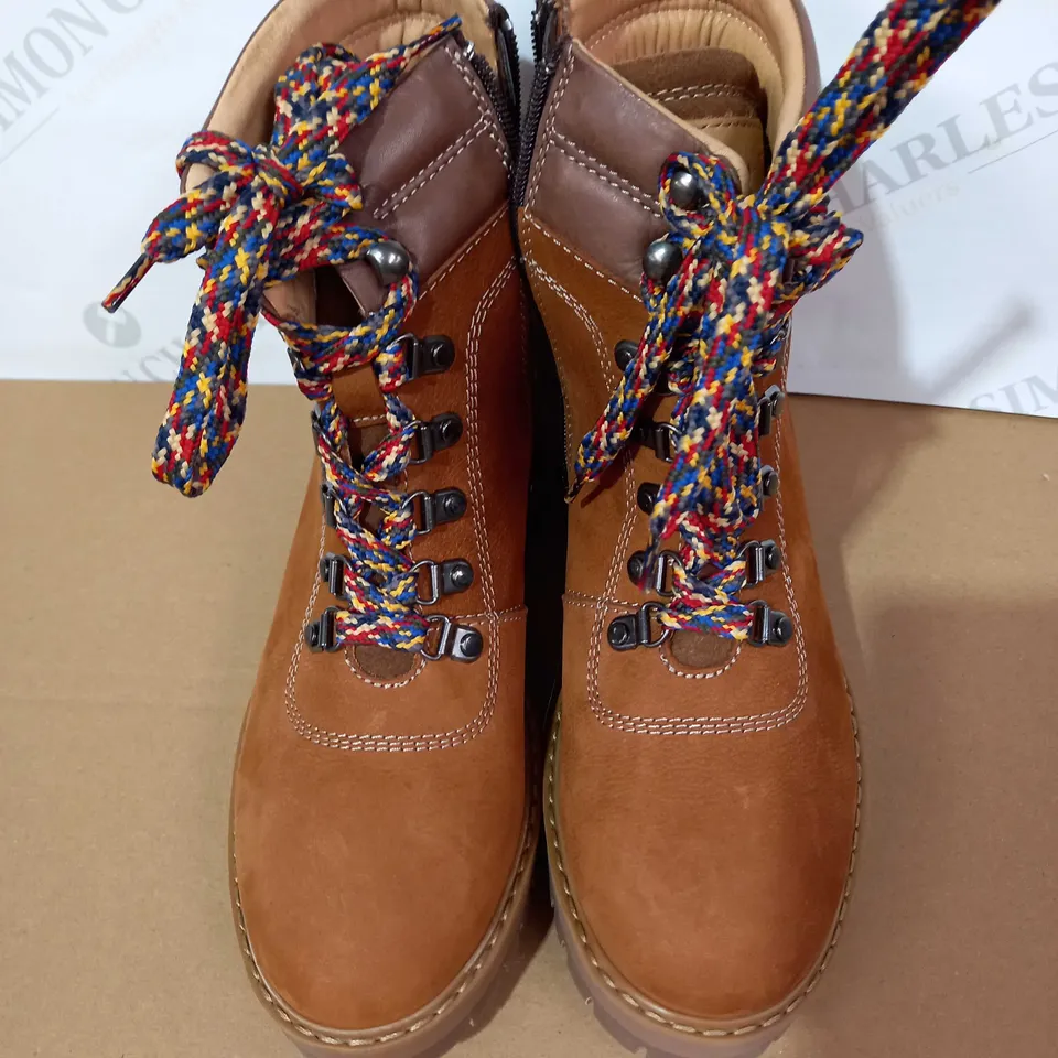 ADESSO TAN RESISTANCE HIKING BOOTS - SIZE 7 UK