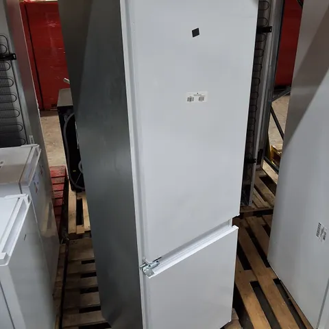 INDESIT LOW FROST BI 18A2 D/I UK INTEGRATED 70/30 FRIDGE FREEZER - SLIDING HINGE