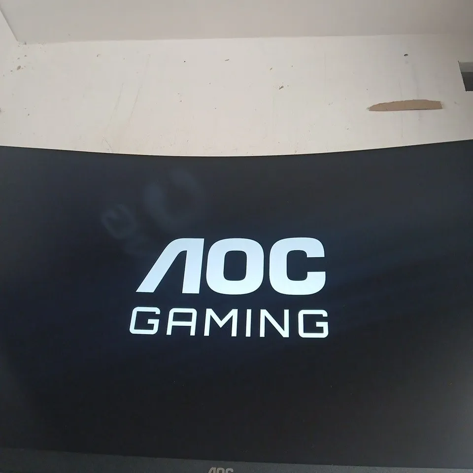AOC GAMING MONITOR – CURVED DISPLAY, HDMI, BOXED POWERS ON