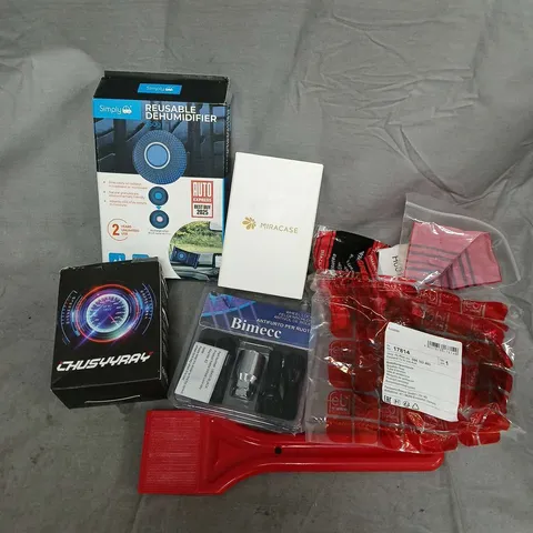 APPROXIMATELY 12 ASSORTED VEHICLE PARTS & ACCESORIES TO INCLUDE BEATHER HOSE, MIRACSE PHONE HOLDER, WHEEL LOCKS, ETC